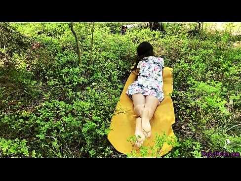 ❤️ Stranger on Tinder masturba a miña coña e fode apaixonadamente no bosque ☑ Só porno en nós ﹏